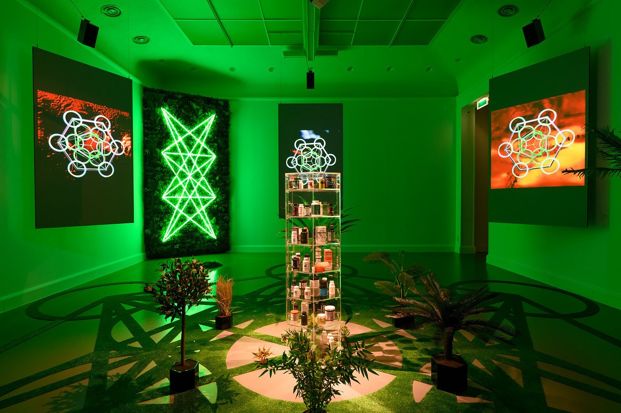 https://mediabank.vanabbemuseum.nl/vam/files/alexandria/publiciteit/zaaloverzichten/2020/positions6/20201130%2001.jpg